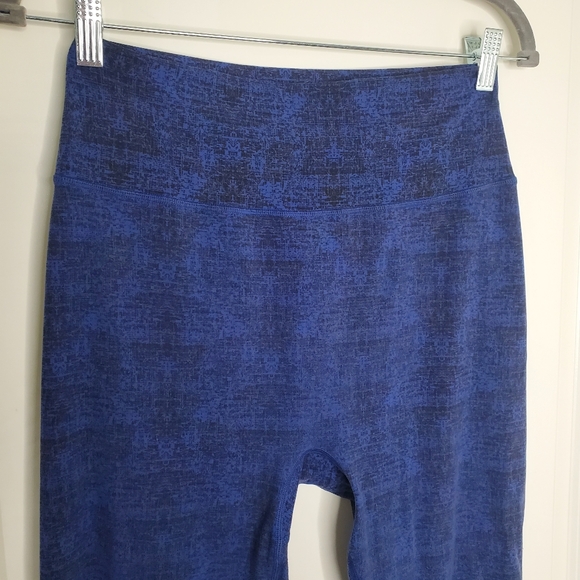 BuffBunny Legacy High Rise Hustle Print Rainfall Blue Tight Leggings - Picture 3 of 10